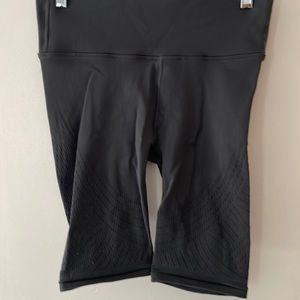 Lululemon bike shorts size 10